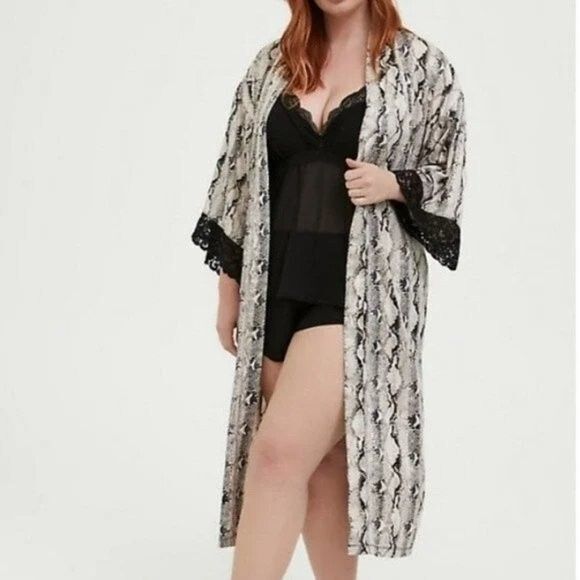 Torrid Curve Robe Size 4 Sexy Snake Skin Romantic Honeymoon Lounge Kimono Lace - Picture 1 of 7